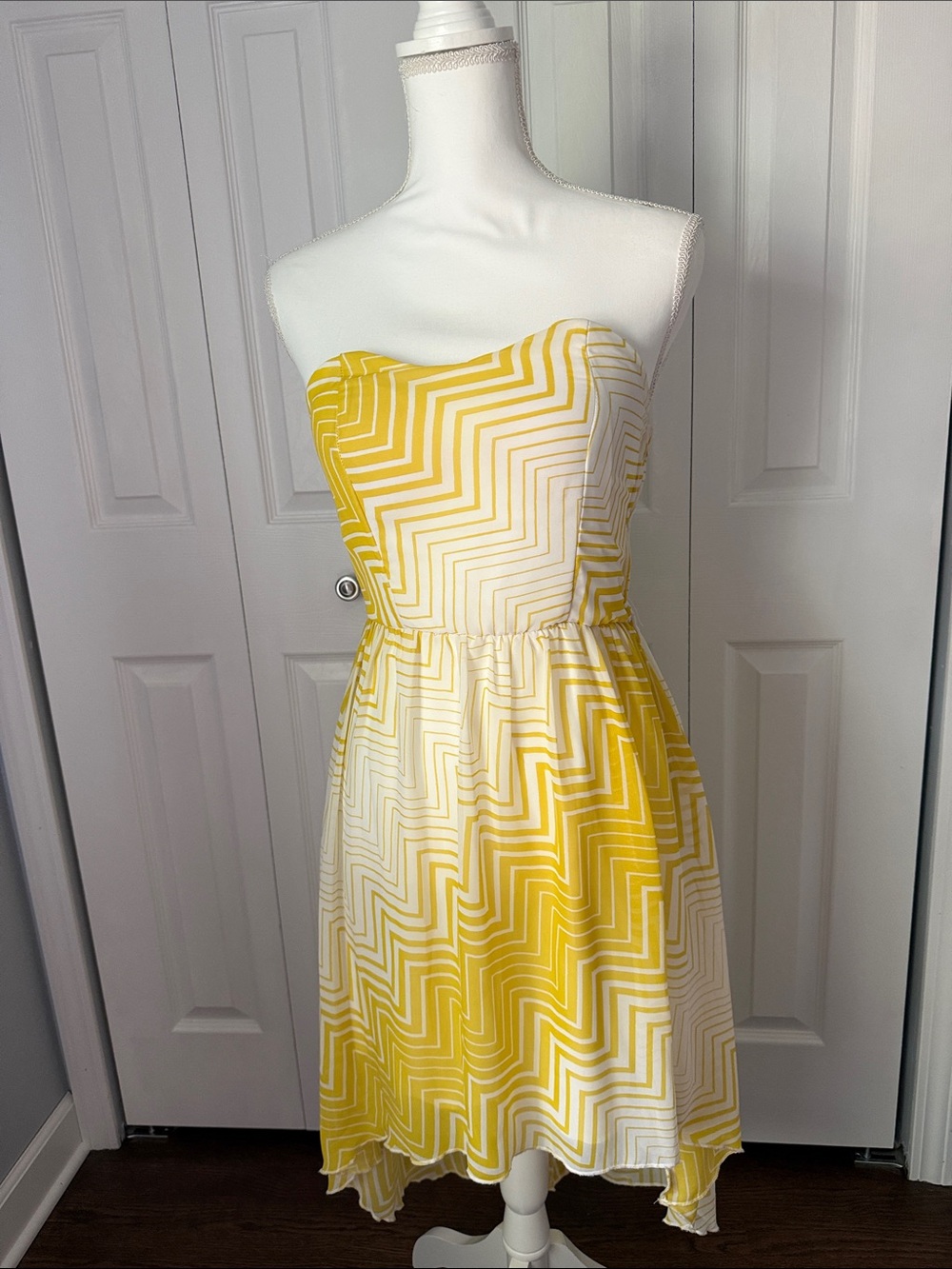 Ruby Rox Yellow and White Strapless Chevron Dress Never worn!